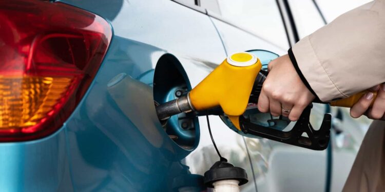 Gasolina e etanol ficarão mais caros com aumento de R$ 0,10 no ICMS