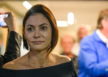 Após fala de Fux no julgamento, Michelle Bolsonaro publica mensagem religosa nas redes