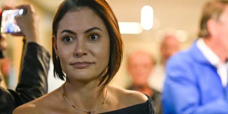 Após fala de Fux no julgamento, Michelle Bolsonaro publica mensagem religosa nas redes