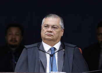 Dino: Moraes paga “preços injustos” por ser relator da trama golpista