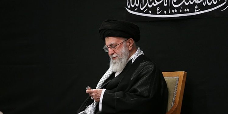 Líder do Irã promete continuar enriquecendo urânio e provoca Trump