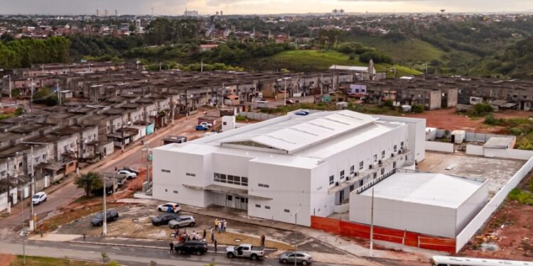 JHC visita obras da creche Gigantinhos Morada do Planalto, no Benedito Bentes