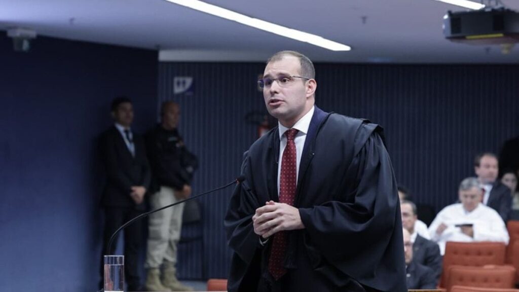 Defesa do general Paulo Sérgio diz que ele tentou demover Bolsonaro de qualquer medida de exceção