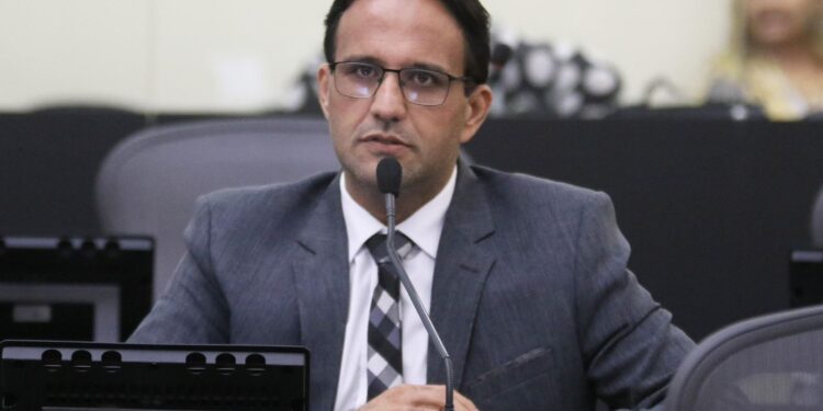 Deputado Mesaque Padilha vota contra título de Cidadão Honorário ao ministro Flávio Dino