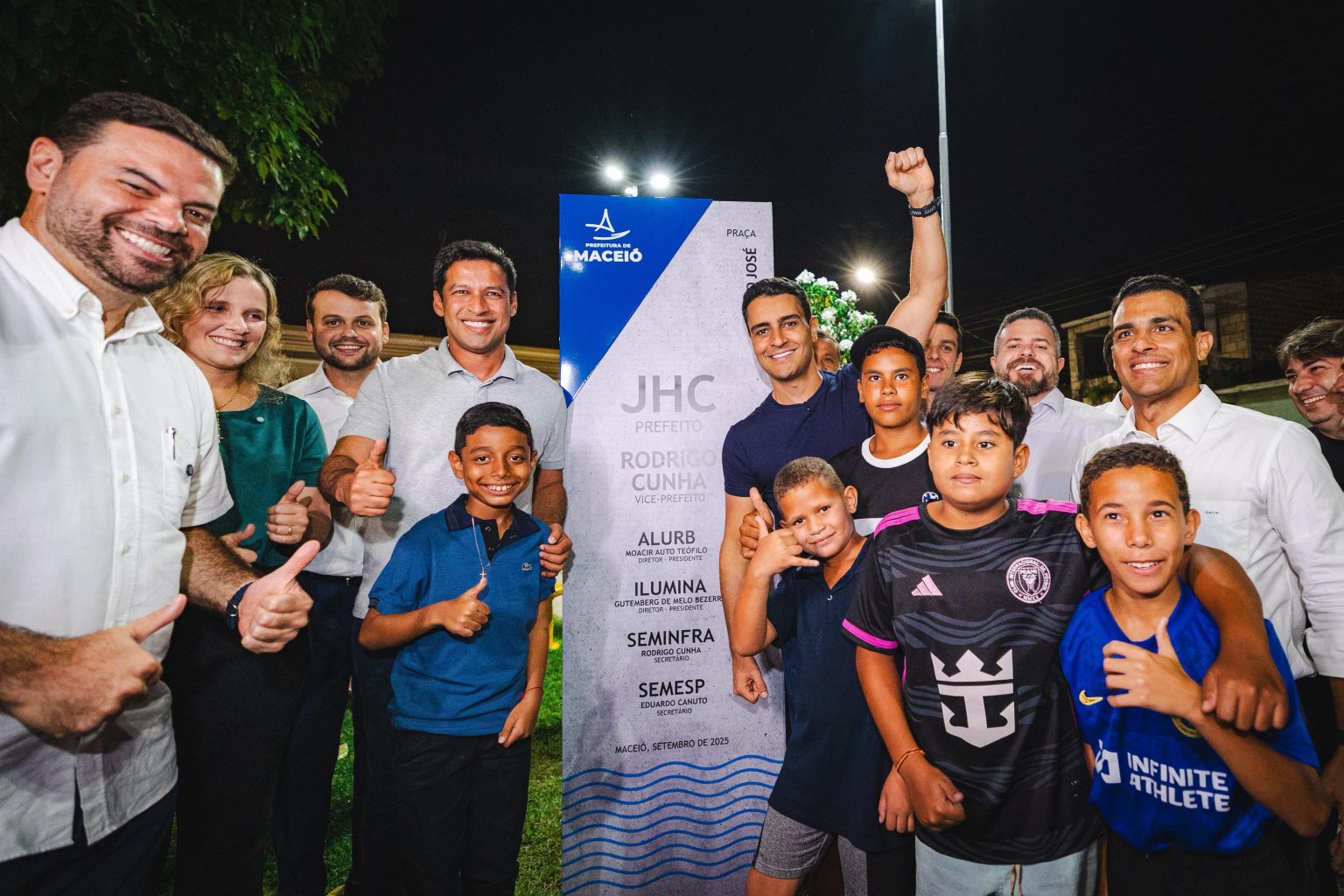 JHC entrega praças revitalizadas e transforma área central de Fernão Velho em parque linear