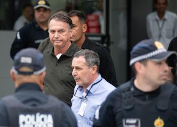 Câncer de Bolsonaro: aliados atribuem doença a “perseguição política”