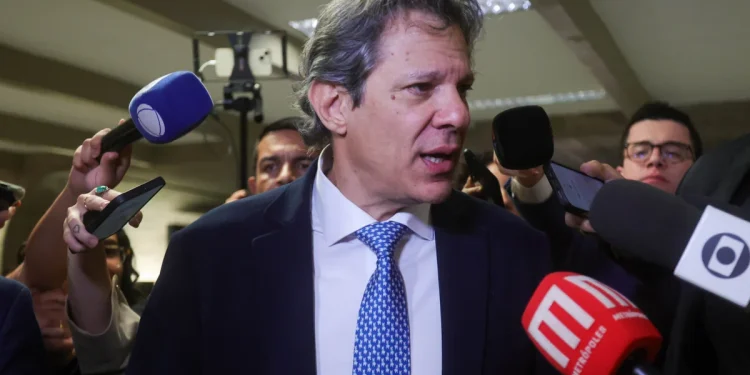 Haddad: Eduardo deve voltar ao trabalho e parar de “passar vergonha”