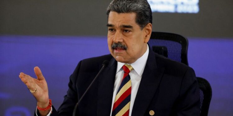 Maduro anuncia mobilização militar em 284 “frentes de batalha” e acusa EUA de tentativa de golpe