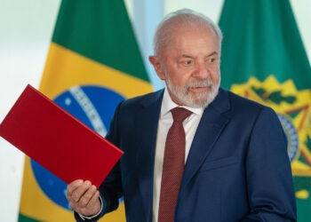 Lula diz que Bolsonaro “articulou tudo”, mas não teve coragem