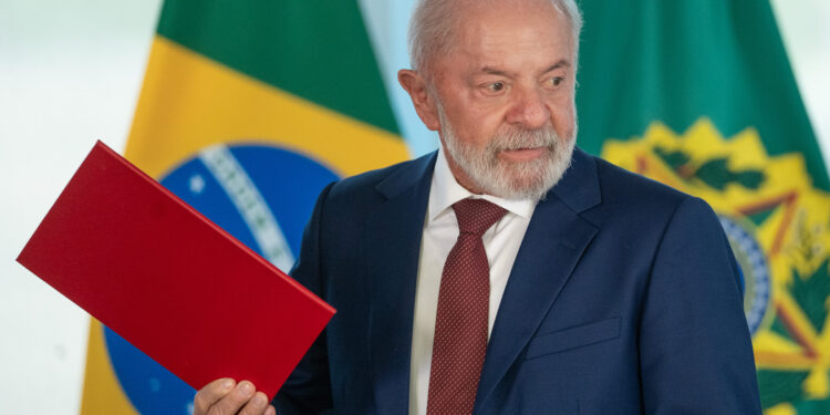 Lula diz que Bolsonaro “articulou tudo”, mas não teve coragem