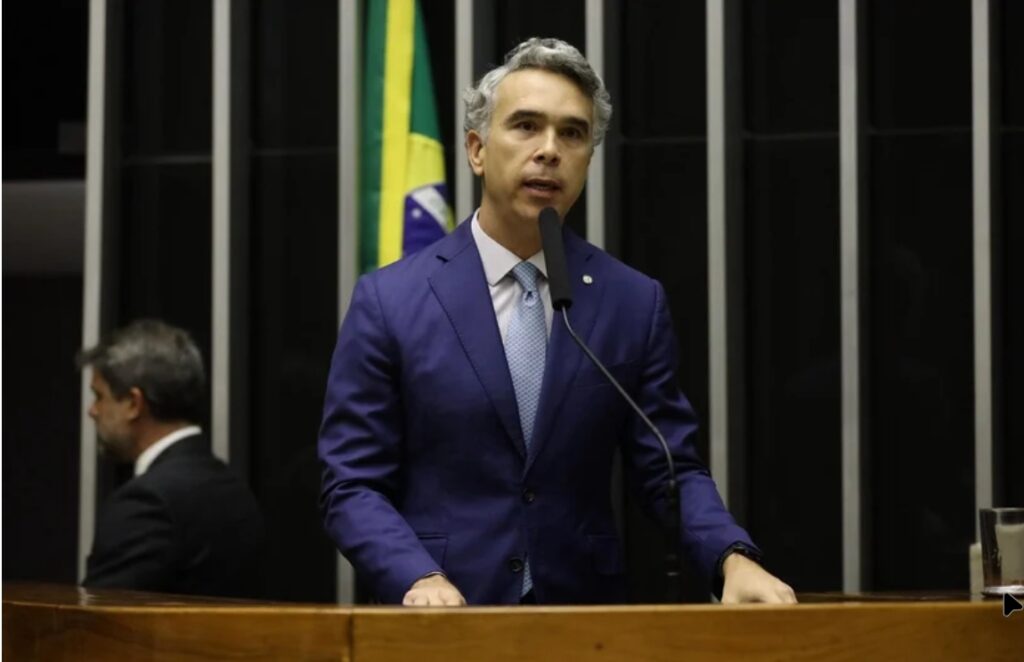 Ladrão não pode ter cor partidária e nem torcida de defesa, afirma Rafael Brito sobre as investigações da CPMI do INSS
