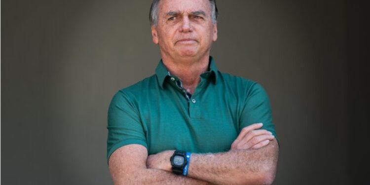 Defesa de Bolsonaro sinaliza pedido de prisão domiciliar caso ex-presidente seja condenado