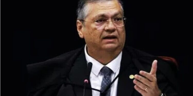 Flávio Dino compara trama golpista de 2022 ao golpe de 1964 durante julgamento do STF