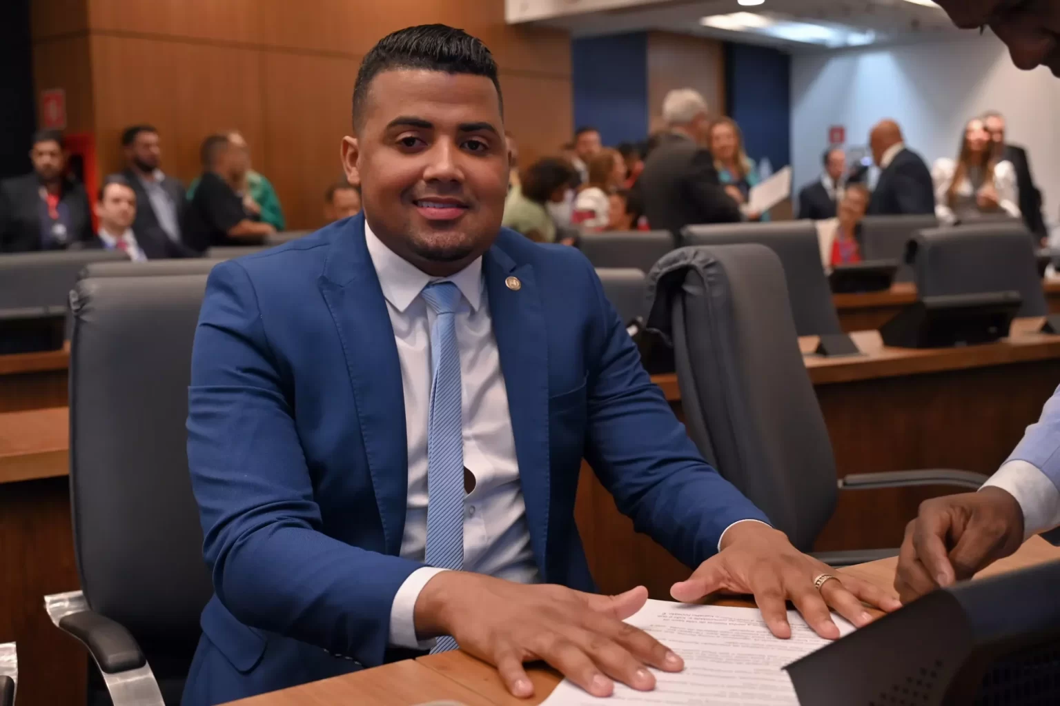 PF aponta que deputado TH Joias teria negociado bazucas antidrone com facção