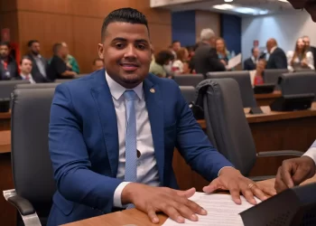 PF aponta que deputado TH Joias teria negociado bazucas antidrone com facção