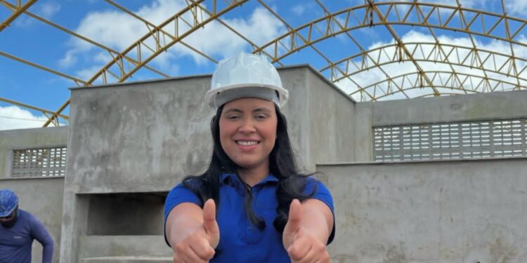 Prefeita Nayara Emmanuela visita obras do ginásio de esportes na Serra do Cavalo