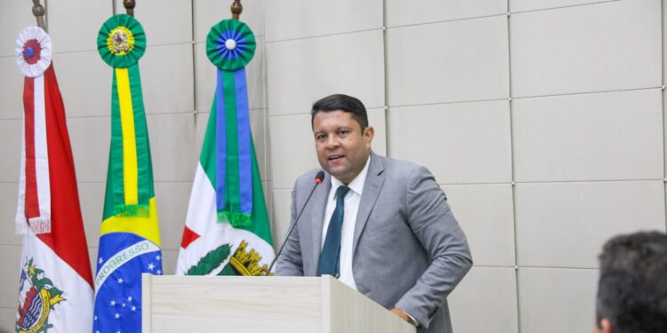 Vereador Allan Pierre tem quatro indicações aprovadas na Câmara, beneficiando os bairros do Benedito Bentes, Cidade Universitária e Clima Bom I