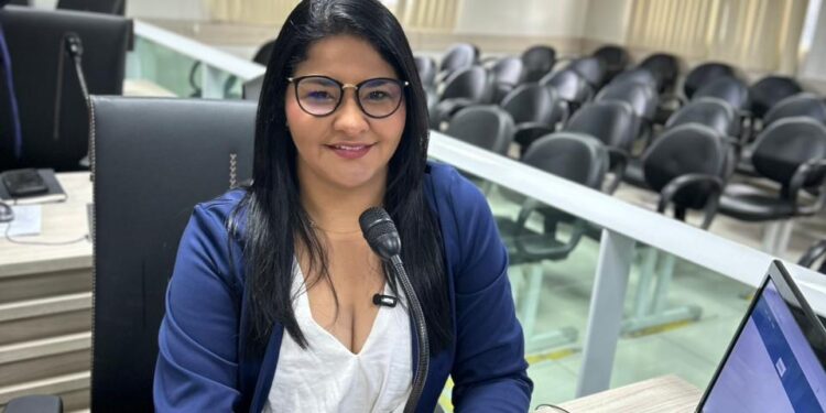 Câmara de Rio Largo aprova projeto da vereadora Aline Diniz que combate a erotização infantil