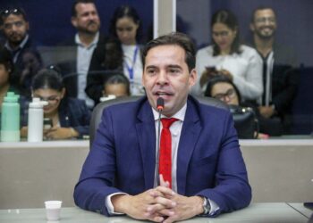 Kelmann Vieira cria projeto de lei para proteger idosos de golpes virtuais em Maceió