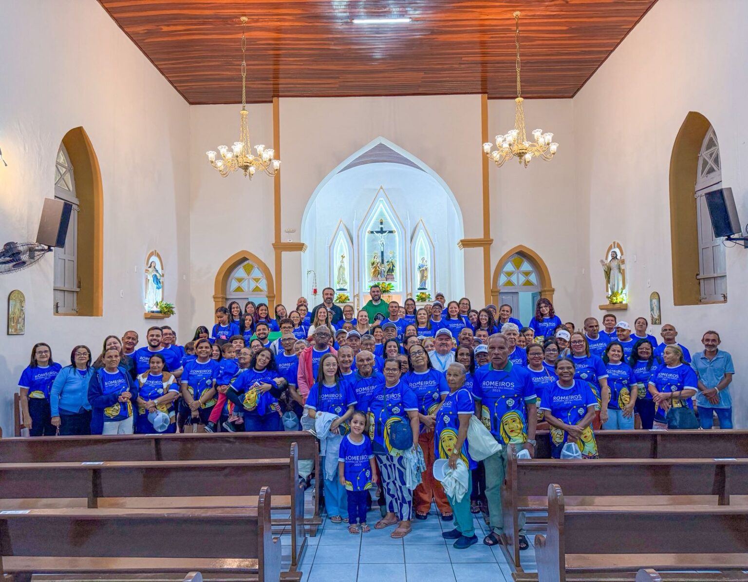 Prefeito da Barra de São Miguel acompanha missa e celebra partida histórica dos romeiros no município