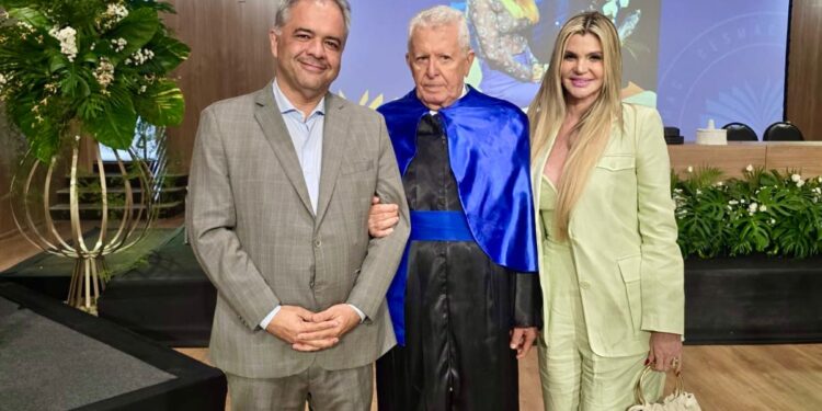 Deputado Silvio Camelo e professora Sônia Sampaio prestigiam entrega de título Doutor Honoris Causa