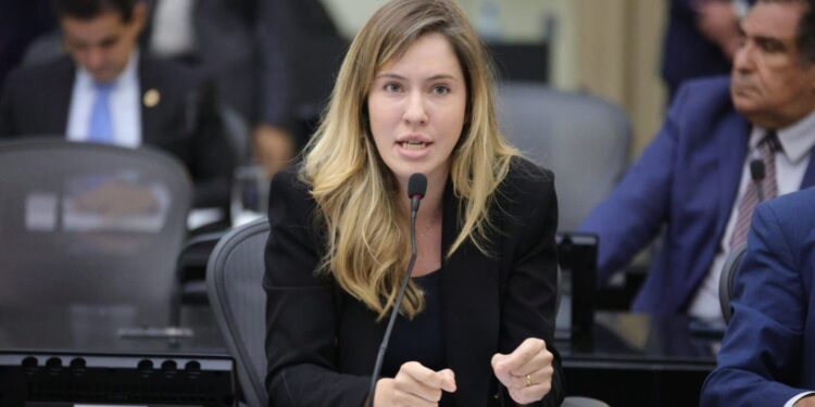 De autoria da deputada Cibele Moura, ALE aprova Código Alagoano de Proteção à Pessoa com Transtorno do Espectro Autista