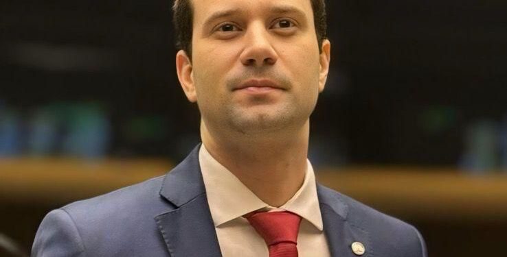 Câmara aprova projeto que garante acessibilidade a turistas com deficiência visual