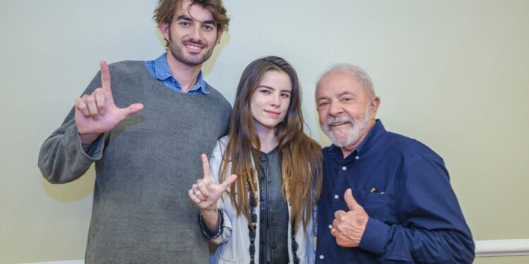 ‘Se tem Trump, vai ter Lula também’, diz cantora Giulia Be sobre festa de casamento com herdeiro dos Kennedy