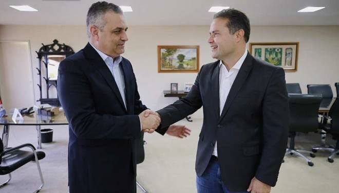 Mudança de tom e CPI: Renan Filho e Gaspar disparam no Instagram em AL