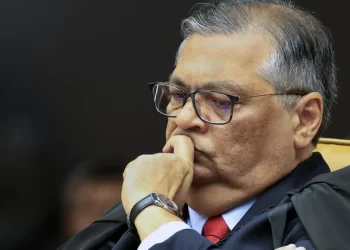 Assembleia aprova título de Cidadão Honorário de Alagoas para Flávio Dino