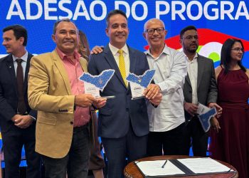 Prefeito Didi Lopes recebe prêmio de destaque em educação entregue pelo governador Paulo Dantas