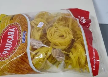 Homem é preso com drogas escondidas em pacotes de macarrão em Maceió