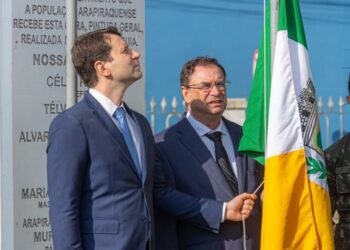 Arapiraca inicia comemorações do 7 de Setembro com representantes da terra hasteando as bandeiras