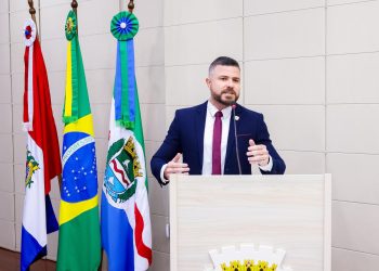 Thiago Prado celebra nova edição do Emprega Jovem em parceria entre Senai e Prefeitura de Maceió