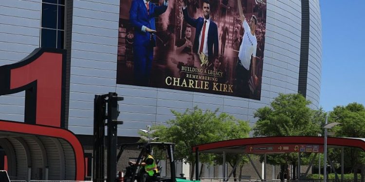 EUA: homem armado é preso ao tentar entrar no funeral de Charlie Kirk