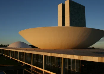 Entenda a PEC da Blindagem e seus efeitos sobre prisões de deputados e decisões do STF