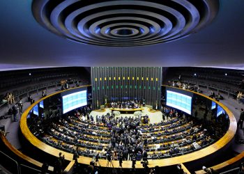 Centrão busca reinstaurar voto secreto na PEC da Blindagem após derrota