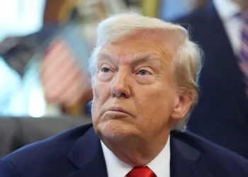 Trump anuncia que EUA atiraramem barco com drogas da Venezuela