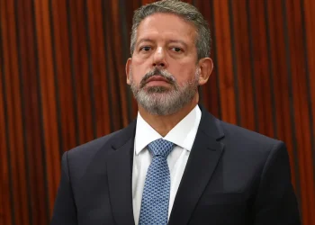 Arthur Lira protocola projeto de cobrança social da conta de água