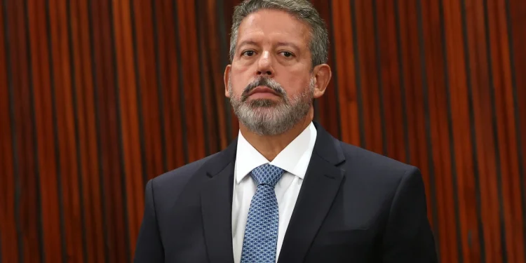 Arthur Lira protocola projeto de cobrança social da conta de água