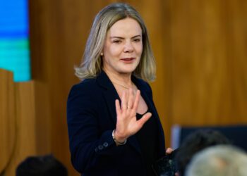 Gleisi reage após EUA citarem possível ação militar contra o Brasil