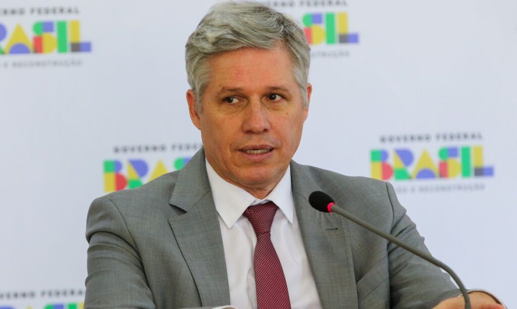 Ministro do governo Lula afirma que voto de Fux “legitima”o julgamento de Bolsonaro