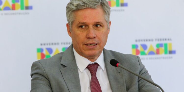 Ministro do governo Lula afirma que voto de Fux “legitima”o julgamento de Bolsonaro