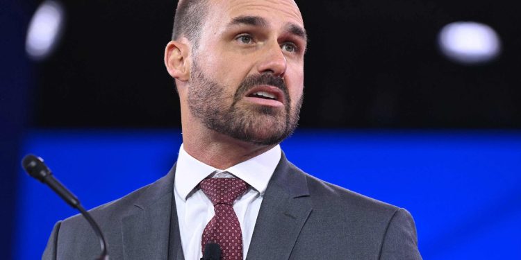 Polícia Federal investiga atuação de Eduardo Bolsonaro nos EUA