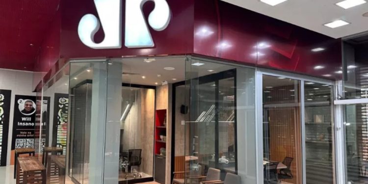 Ministério Público Federal associa Jovem Pan aos atos de 8/1 e pede fechamento com base em lei da ditadura