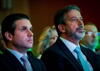 Presidente da Câmara, Hugo Motta vê apoio político de Lira se desgastar