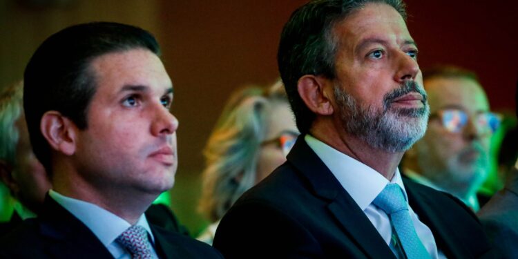 Presidente da Câmara, Hugo Motta vê apoio político de Lira se desgastar