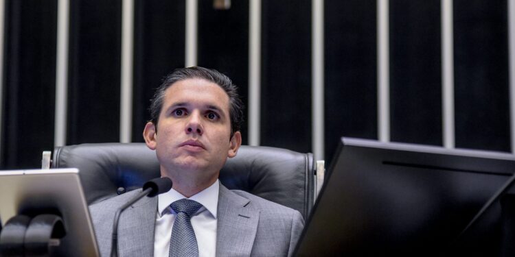 Projeto de anistia divide parlamentares; propostas incluem Bolsonaro e outros réus