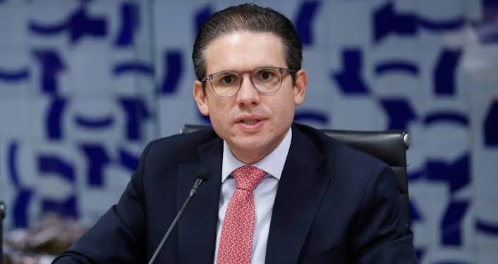 Motta se reúne com Tarcísio e Ciro para discutir projeto de anistia