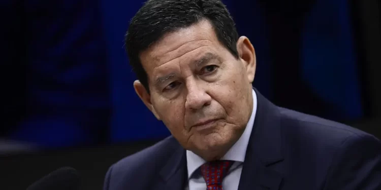 “Uma farsa”: Mourão reage à condenação de Bolsonaro e pede anistia